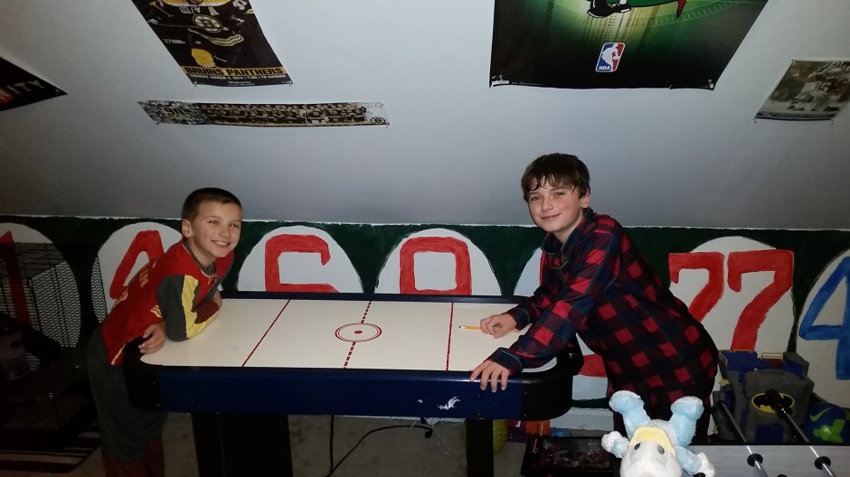 air hockey