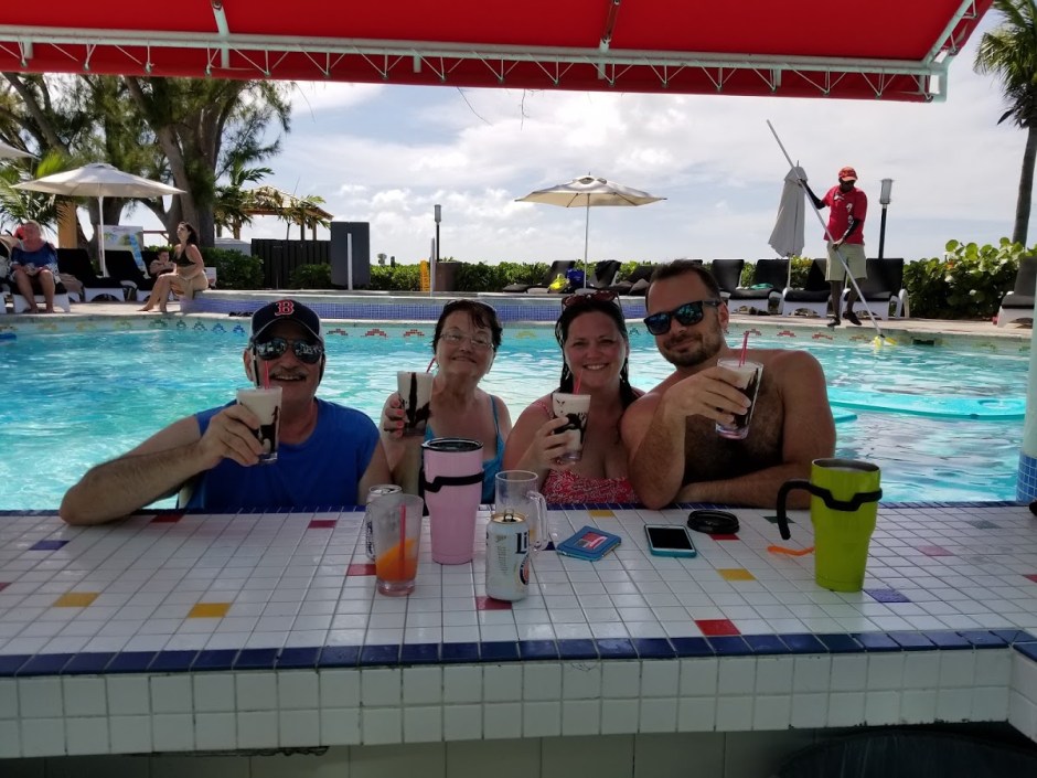 NONNIE AND PAPA POOL BAR2.jpg