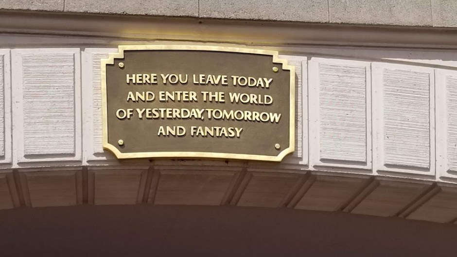 WELCOME SIGN SOLO TRIP 3-19.jpg