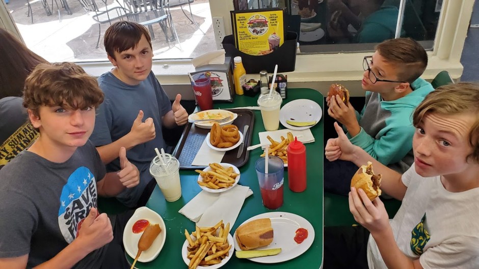 HAPPY BURGER BOYS DAY 6 CA 2019