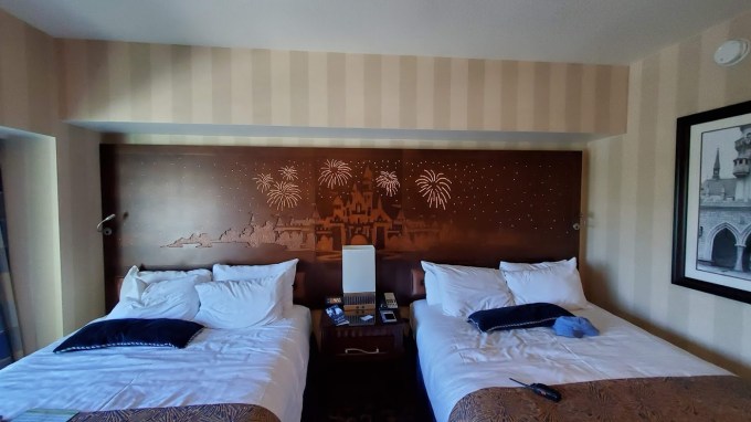 DISNEYLAND HOTEL 12 CA 2019.jpg