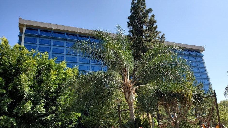 DISNEYLAND HOTEL 5 CA 2019.jpg