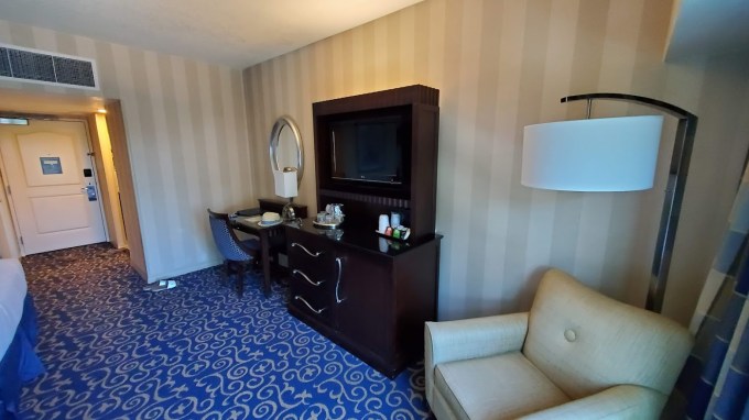 DISNEYLAND HOTEL 7 CA 2019.jpg