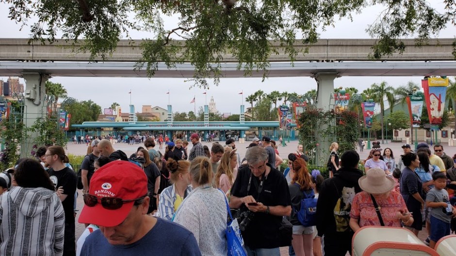 DISNEYLAND LINE DAY 11 CA 2019