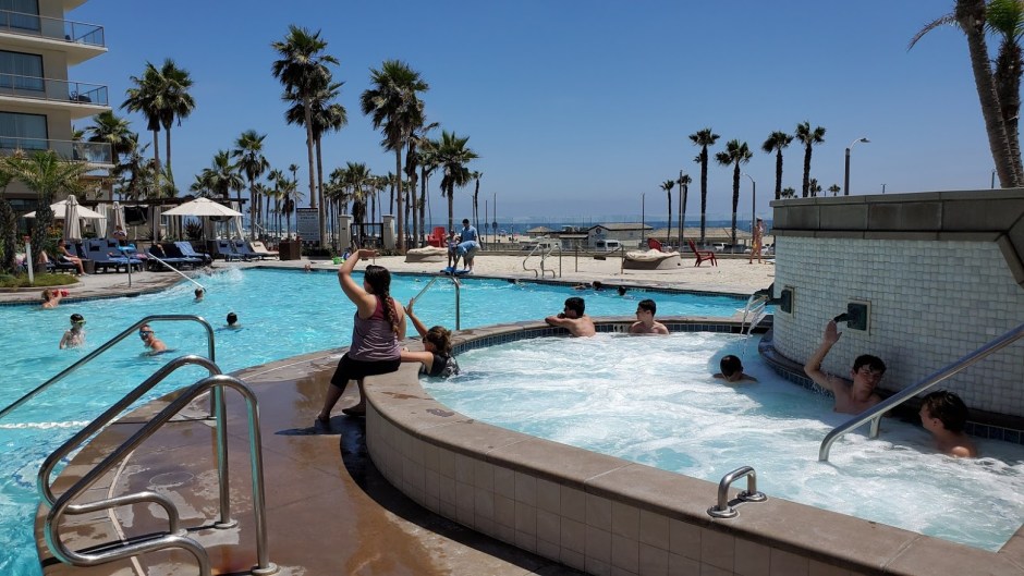 HOT TUB 1 DAY 15 CA 2019