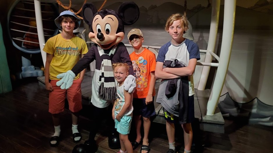 MICKEY 4 DAY 13 CA 2019